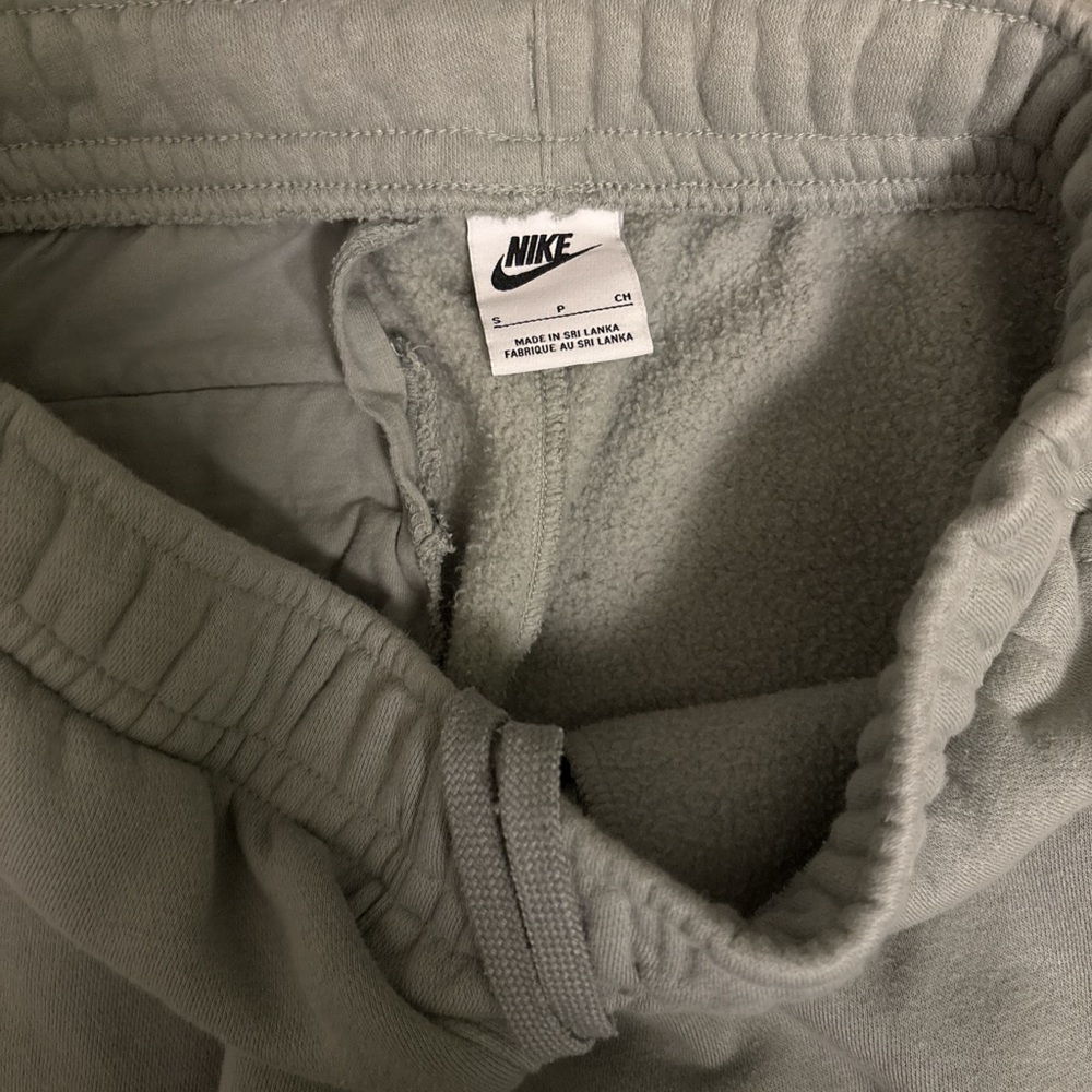 Nike Gray Sweatpants Relaxed Fit - Picture 2 of 2